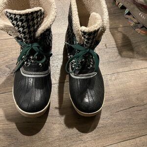 Sorel Black and Cream Houndstooth Winter Boots
